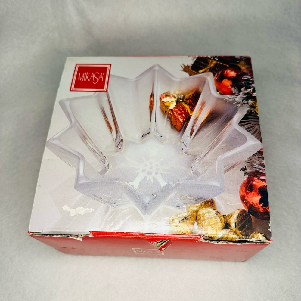 Mikasa Poinsettia Bloom 7 1/2" clear and frosted‎ glass bowl.  Original box